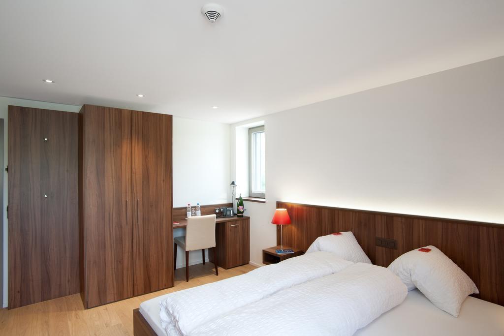 Seehotel Delphin Meisterschwanden Bilik gambar